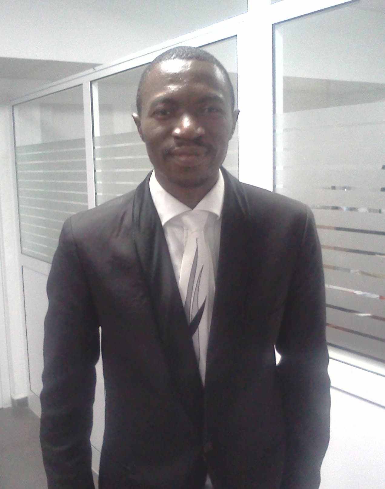 Commentaire de l’Arrêté du MINFI du 13 janvier 2011 portant institution du Service Bancaire Minimum Garanti au Cameroun. Par Dr Camille TCHOTCHOU, Consultant                                                             Ph. D es droit des affaires, consultant international